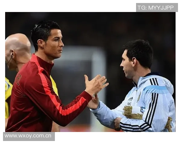 卡洛斯谈梅西与C罗之争更倾向于C罗但两者皆为顶级球员 卡洛斯谈梅西与C罗之争更倾向于C罗但两者皆为顶级球员