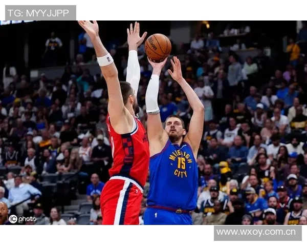 防守约基奇的关键在于限制他的上篮机会否则将彻底击溃我们的防线 防守约基奇的关键在于限制他的上篮机会否则将彻底击溃我们的防线