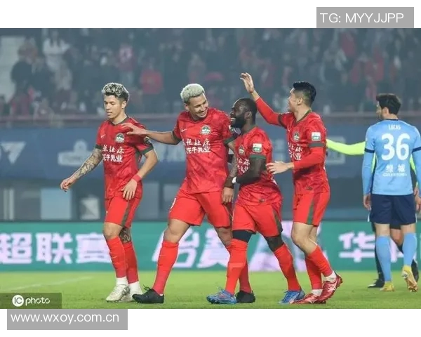 河南队凭李提香乌龙球领先浙江后防线三人染黄局势紧张