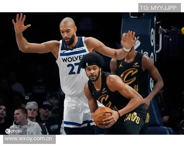 兰德尔带领球队奋勇争先19投12中砍下30分7篮板4助攻1抢断