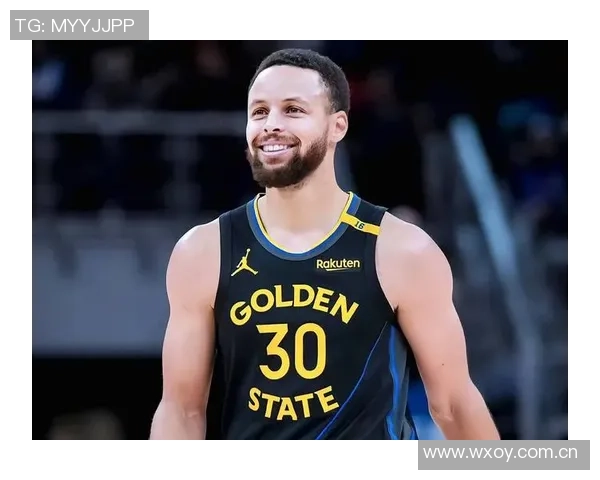 库里分享谷歌折叠手机广告幕后花絮巴特勒奇特造型意外现身引关注