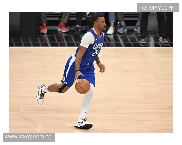 快船再次寄望于36岁哈登上赛季他身边还有鲍科比的支持