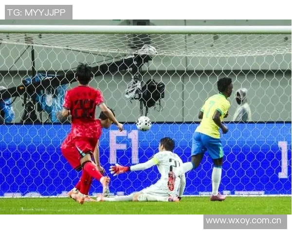 金玟哉后场失误助攻埃斯特旺轻松破门韩国队陷入三球落后困境 金玟哉后场失误助攻埃斯特旺轻松破门韩国队陷入三球落后困境