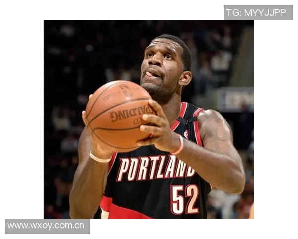 历史第四人埃迪单场狂砍30分15板3帽命中率高达75追平邓肯与奥尼尔辉煌成就