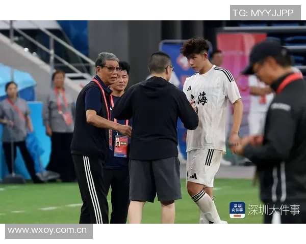 徐根宝高龄仍陪伴U20球员为他们付出辛劳感动球员心声 徐根宝高龄仍陪伴U20球员为他们付出辛劳感动球员心声