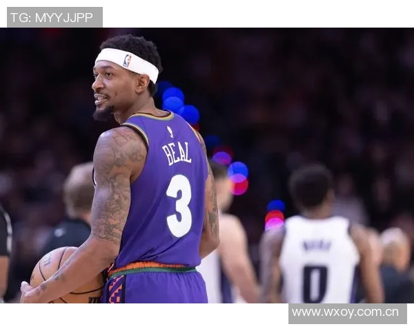 快船训练营首日盛况：灯泡组合同框小卡与比尔携手出击