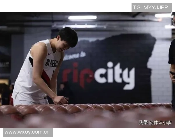 杨瀚森在比赛中掩护和传球速度较慢但节奏略快于克林根