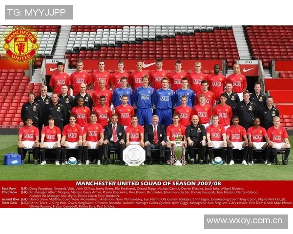 拜仁慕尼黑25-26赛季全家福展现新援风采与德超杯沙拉盘荣耀