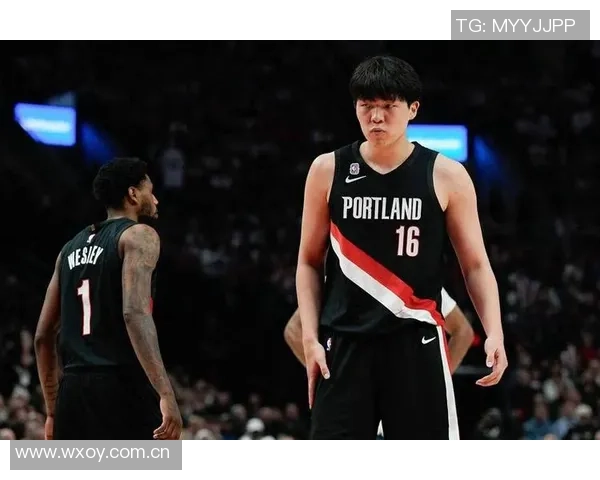 三中锋齐聚却无表现机会杨瀚森上半场未能登场引发热议 三中锋齐聚却无表现机会杨瀚森上半场未能登场引发热议